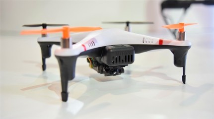 跨界創新還是“不務正業”？——模型廠商進軍智能無人飛行器制造的機遇與挑戰